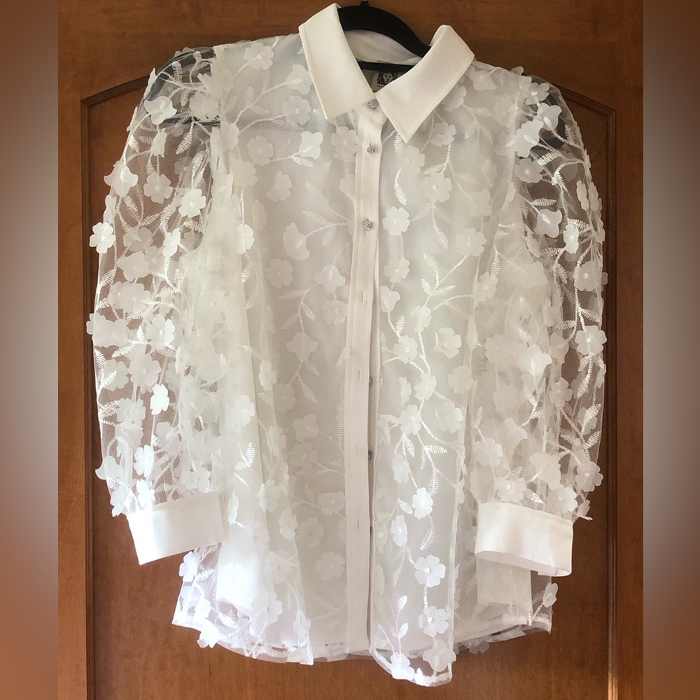 Anne Klein Floral Sheer sleeves Blouse NWOT never worn.